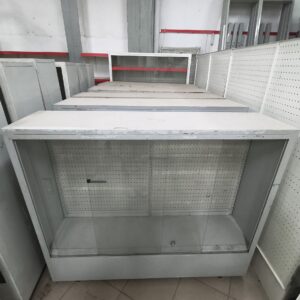 Vitrina Exhibidora Comercial con Frente de Vidrio y Base Cerrada