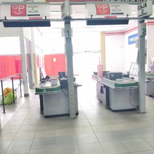 Módulo de Cajas Comerciales con Mostrador y Estructura Superior