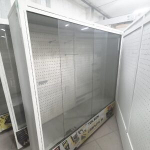 Vitrina Exhibidora con Frente de Vidrio y Publicidad